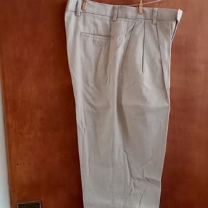Dockers Beige Kakhis Men's Slacks 33x30